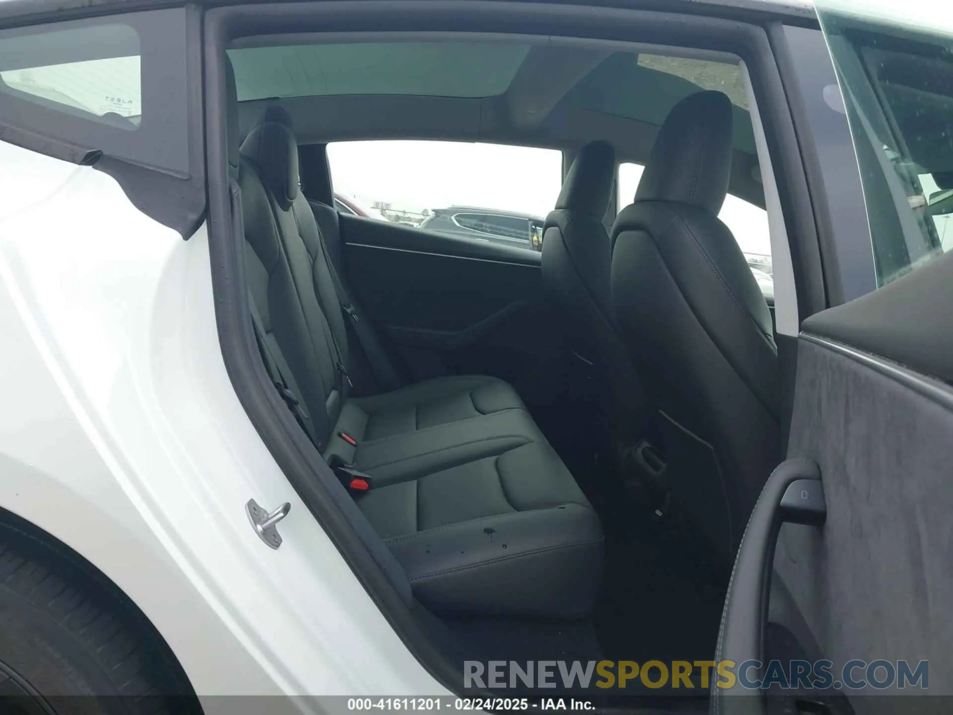 8 Photograph of a damaged car 5YJ3E1EB9SF904223 TESLA MODEL 3 2025