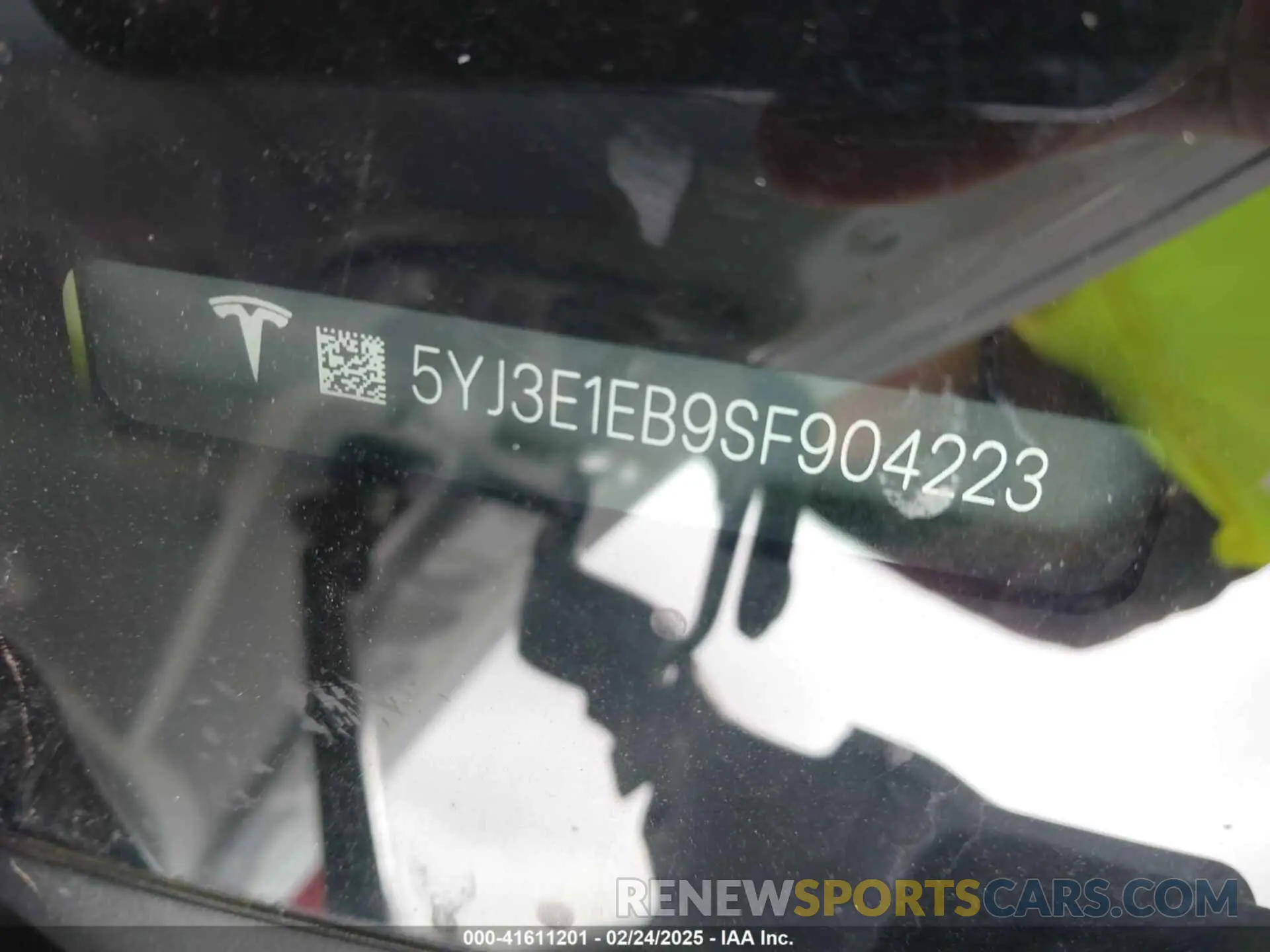 9 Photograph of a damaged car 5YJ3E1EB9SF904223 TESLA MODEL 3 2025