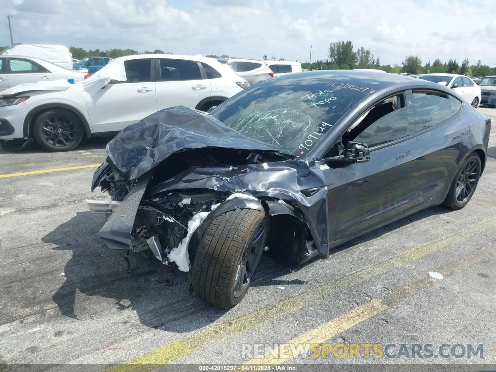 2 Photograph of a damaged car 5YJ3E1EBXSF909124 TESLA MODEL 3 2025