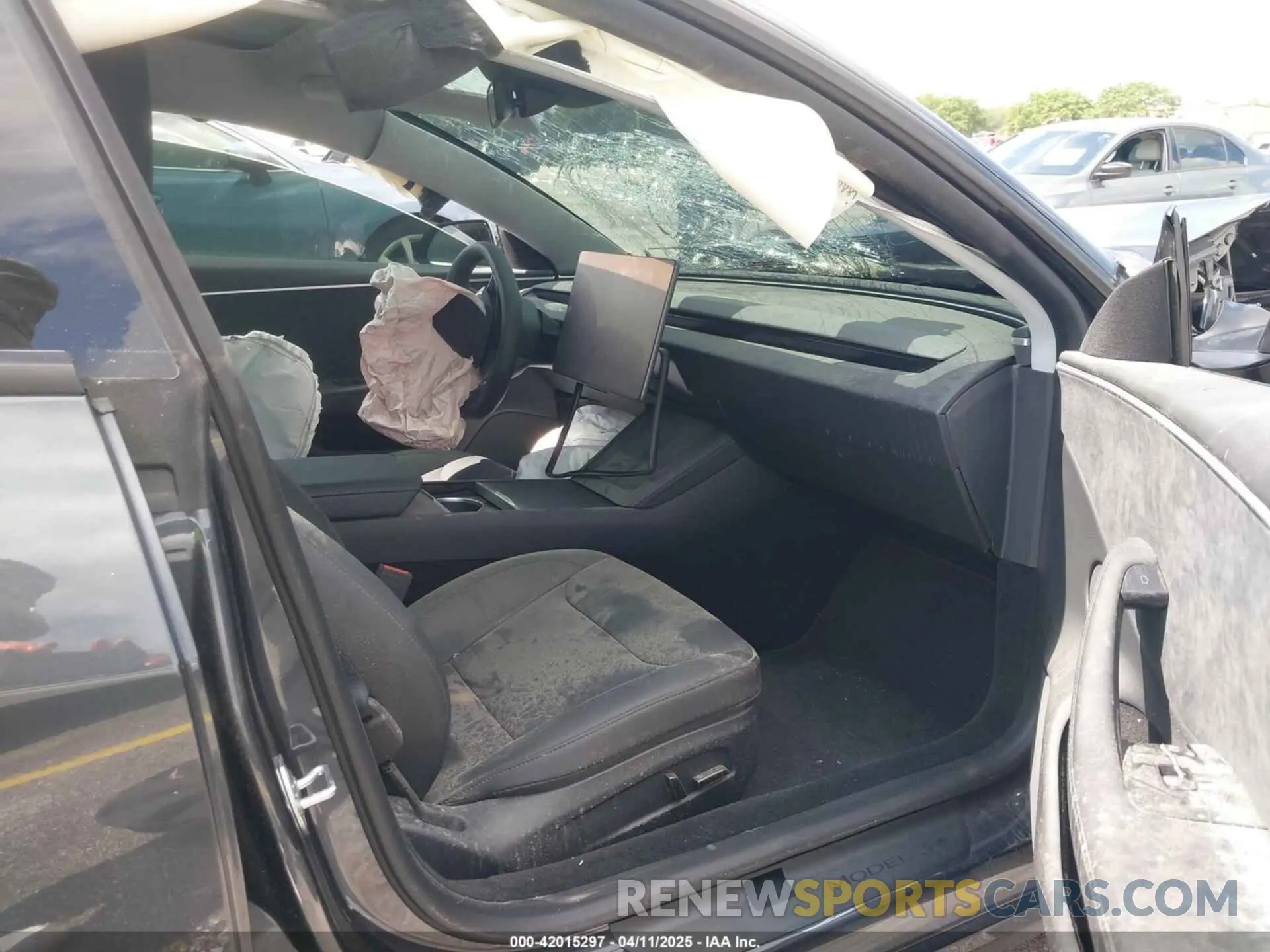 5 Photograph of a damaged car 5YJ3E1EBXSF909124 TESLA MODEL 3 2025