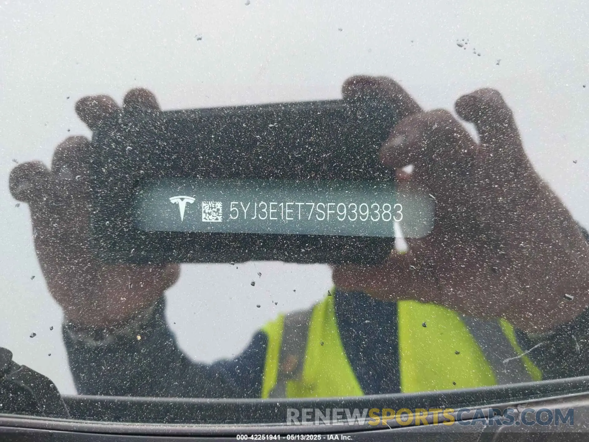 20 Photograph of a damaged car 5YJ3E1ET7SF939383 TESLA MODEL 3 2025