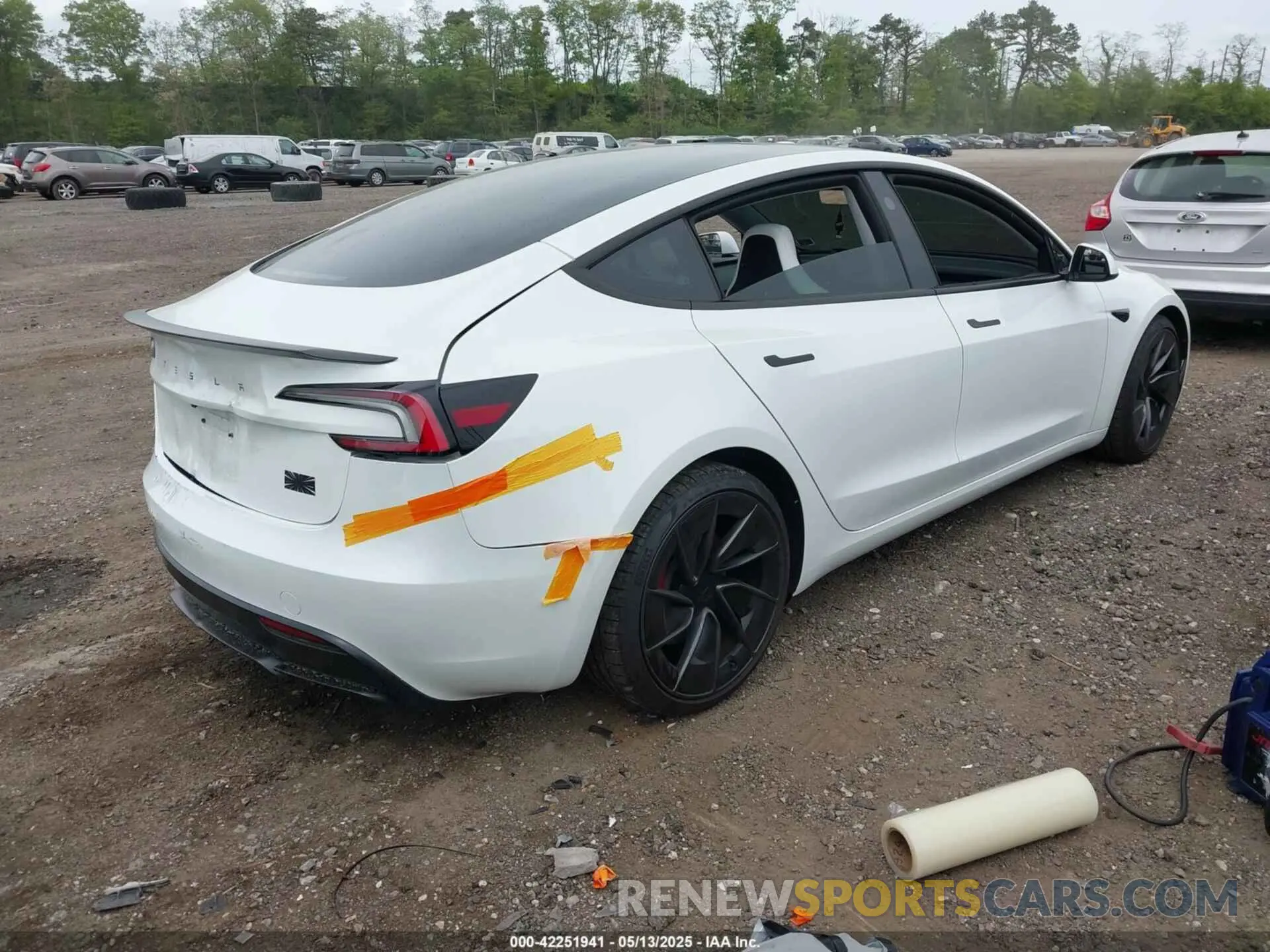 4 Photograph of a damaged car 5YJ3E1ET7SF939383 TESLA MODEL 3 2025