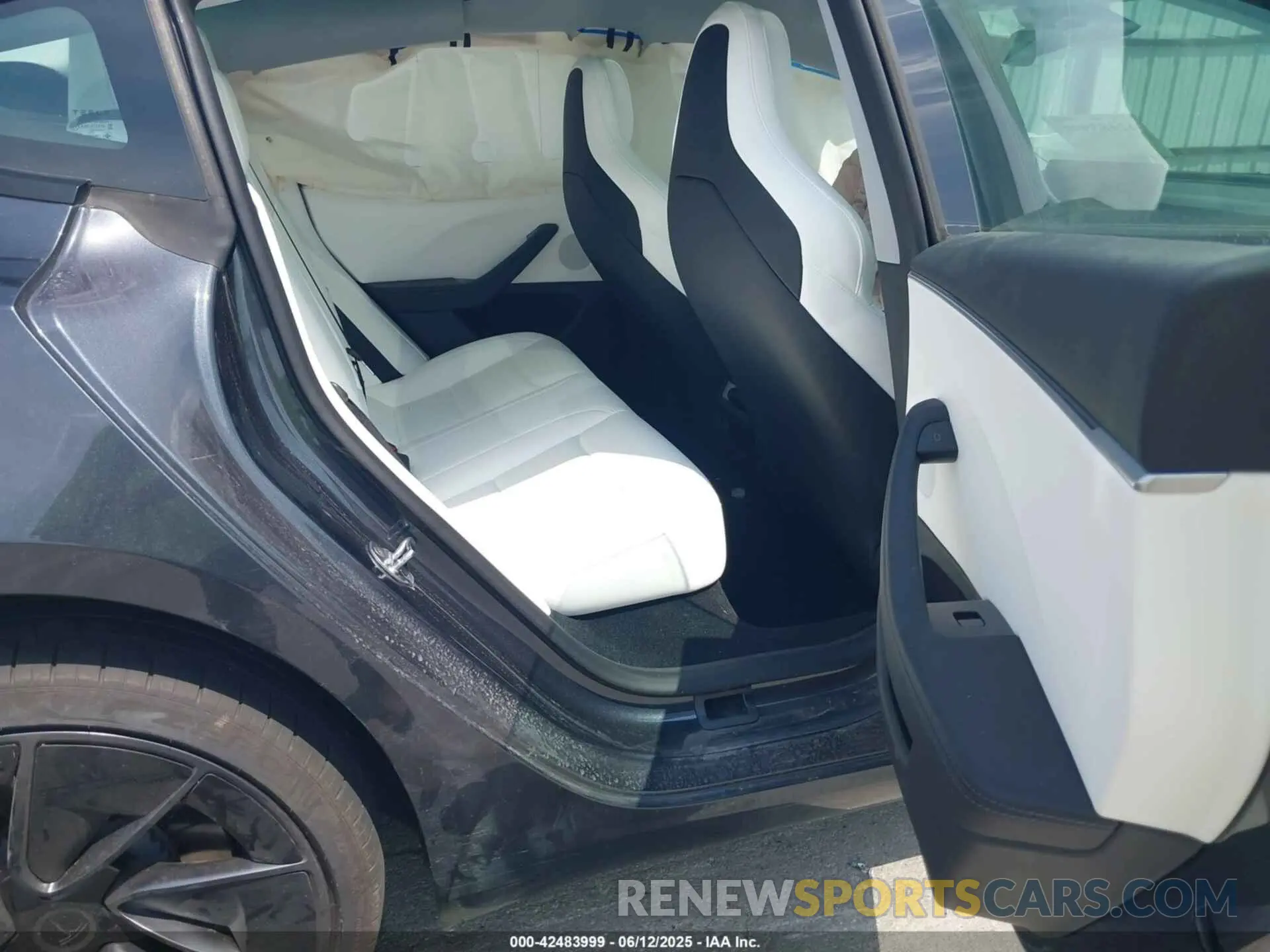 8 Photograph of a damaged car 5YJ3E1ET8SF932622 TESLA MODEL 3 2025