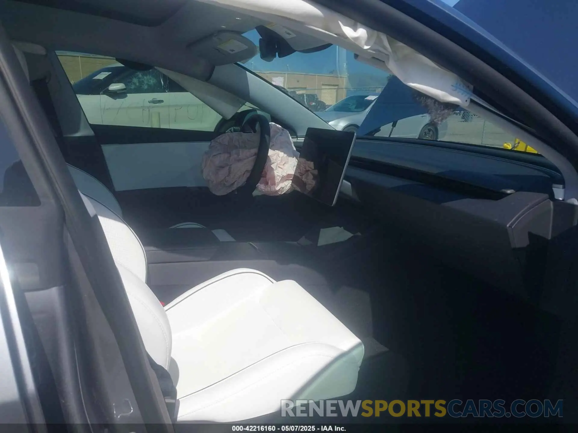 5 Photograph of a damaged car 5YJ3E1ETXSF941483 TESLA MODEL 3 2025