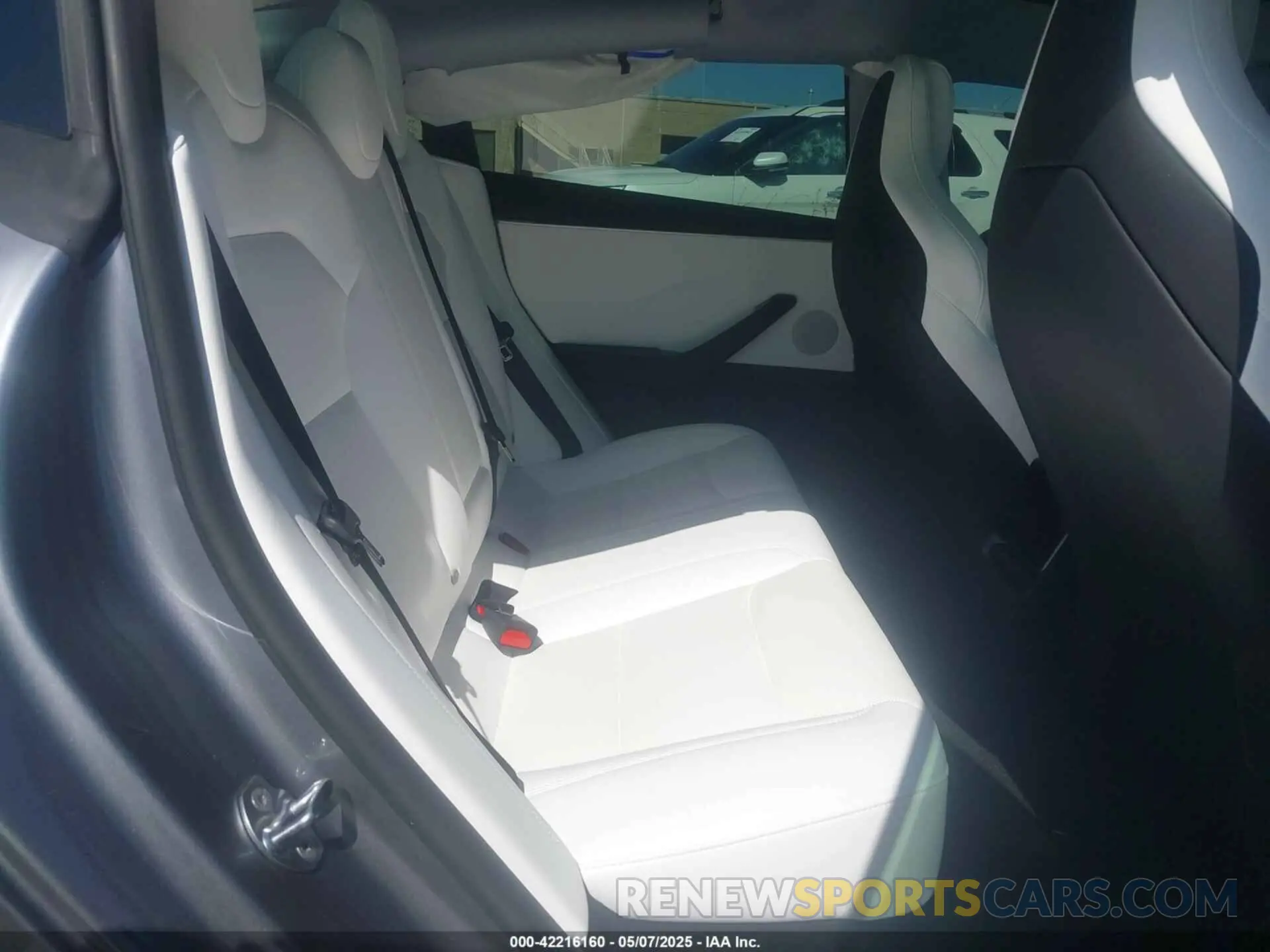 8 Photograph of a damaged car 5YJ3E1ETXSF941483 TESLA MODEL 3 2025