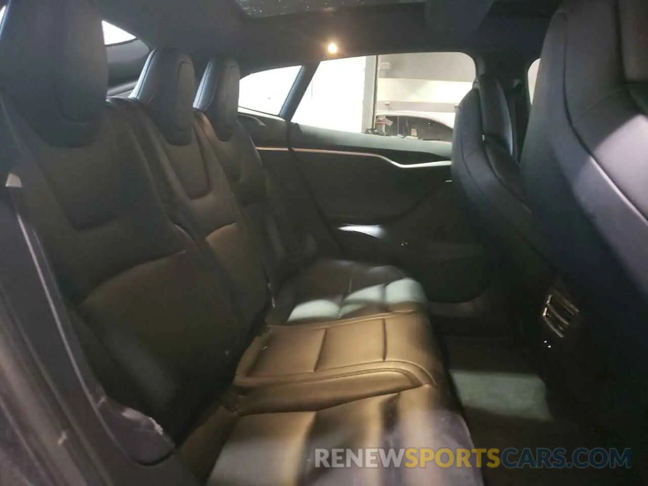 10 Photograph of a damaged car 5YJSA1E2XHF229563 TESLA MODEL S 2017