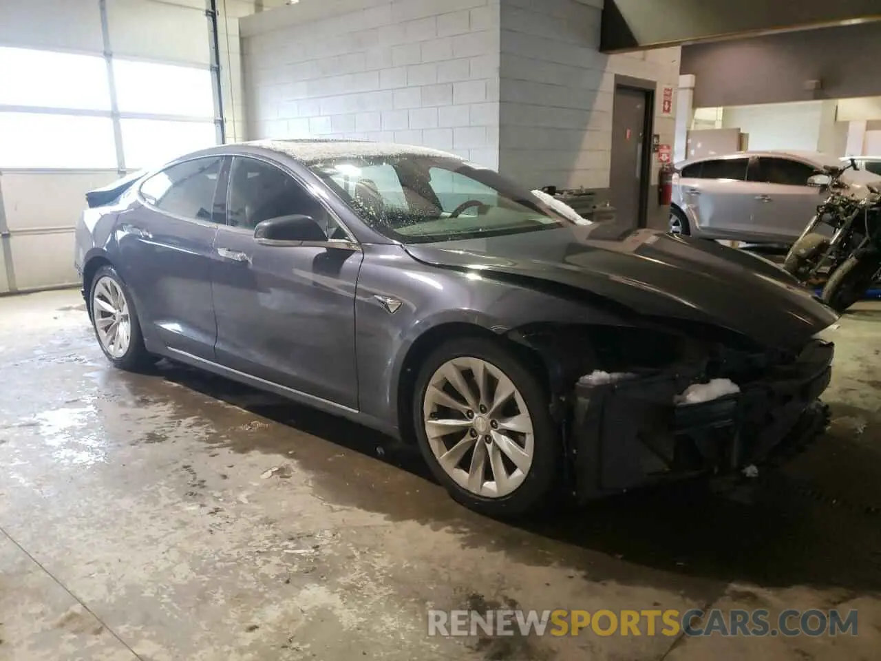 4 Photograph of a damaged car 5YJSA1E2XHF229563 TESLA MODEL S 2017