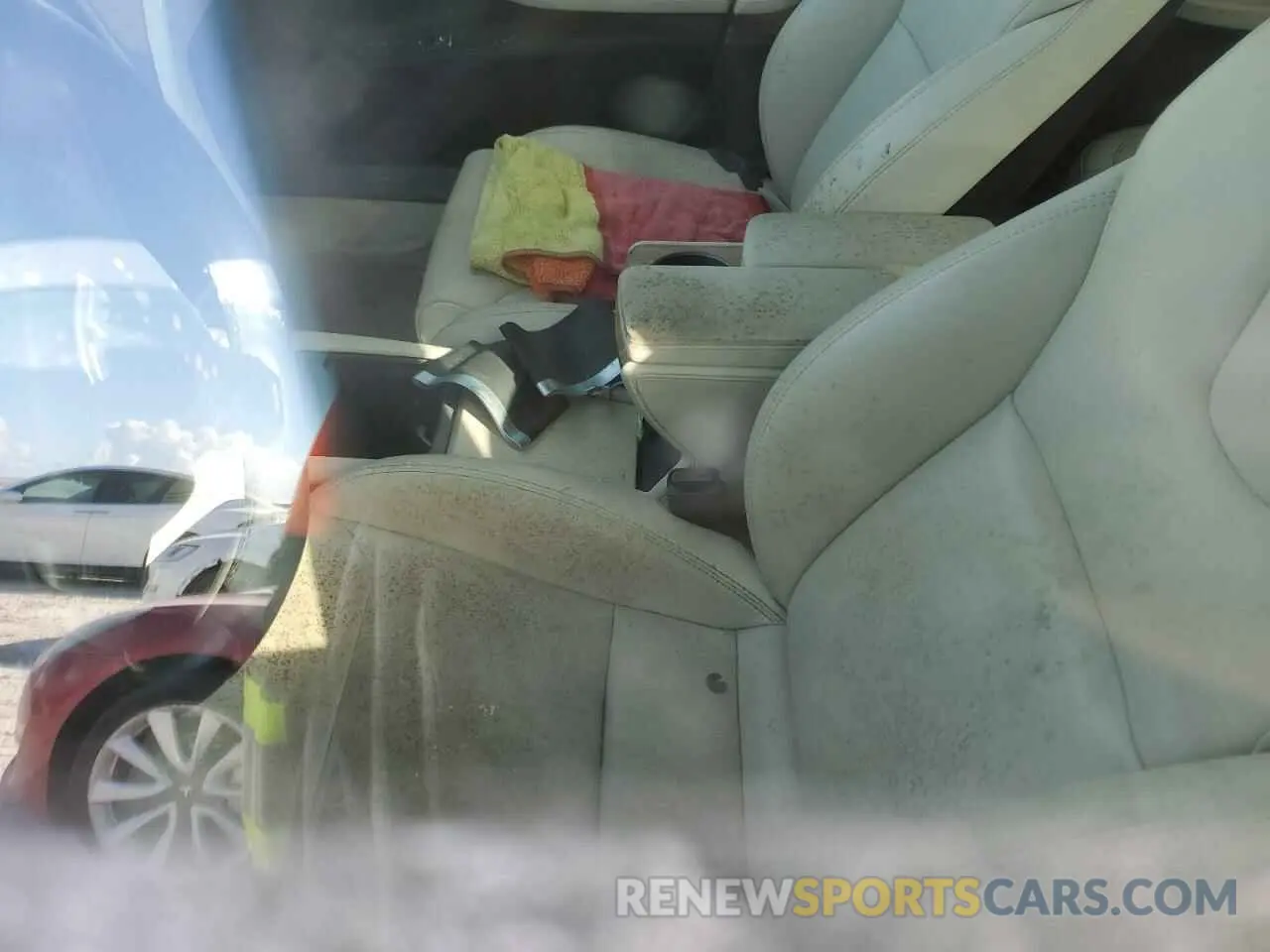9 Photograph of a damaged car 5YJSA1E20KF305993 TESLA MODEL S 2019