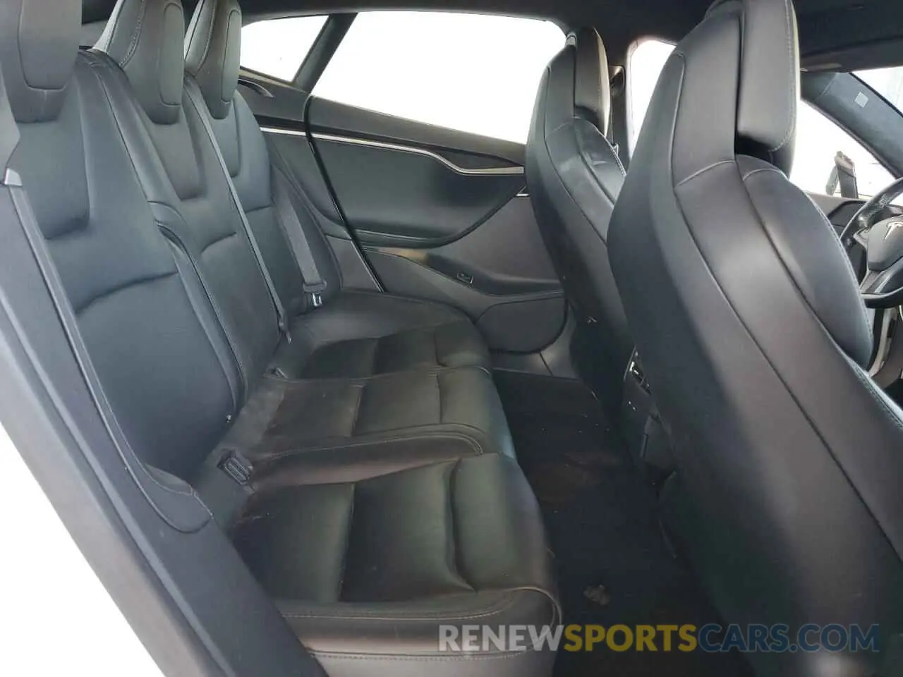 10 Photograph of a damaged car 5YJSA1E20KF307100 TESLA MODEL S 2019
