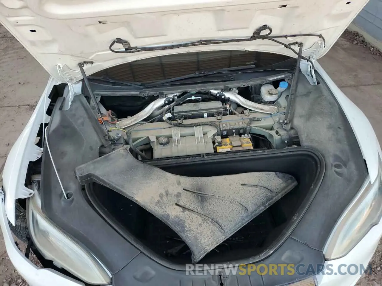 11 Photograph of a damaged car 5YJSA1E20KF307100 TESLA MODEL S 2019
