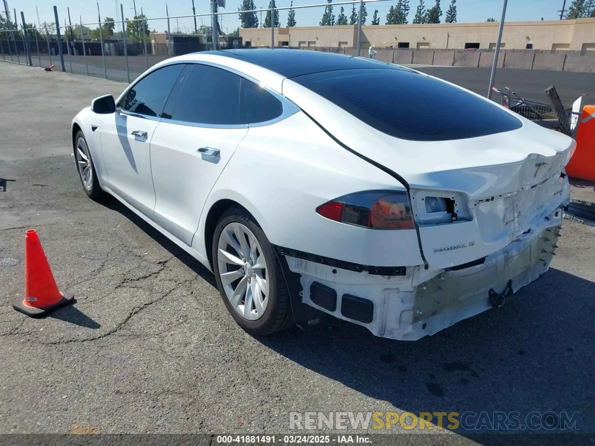 3 Photograph of a damaged car 5YJSA1E21KF307672 TESLA MODEL S 2019