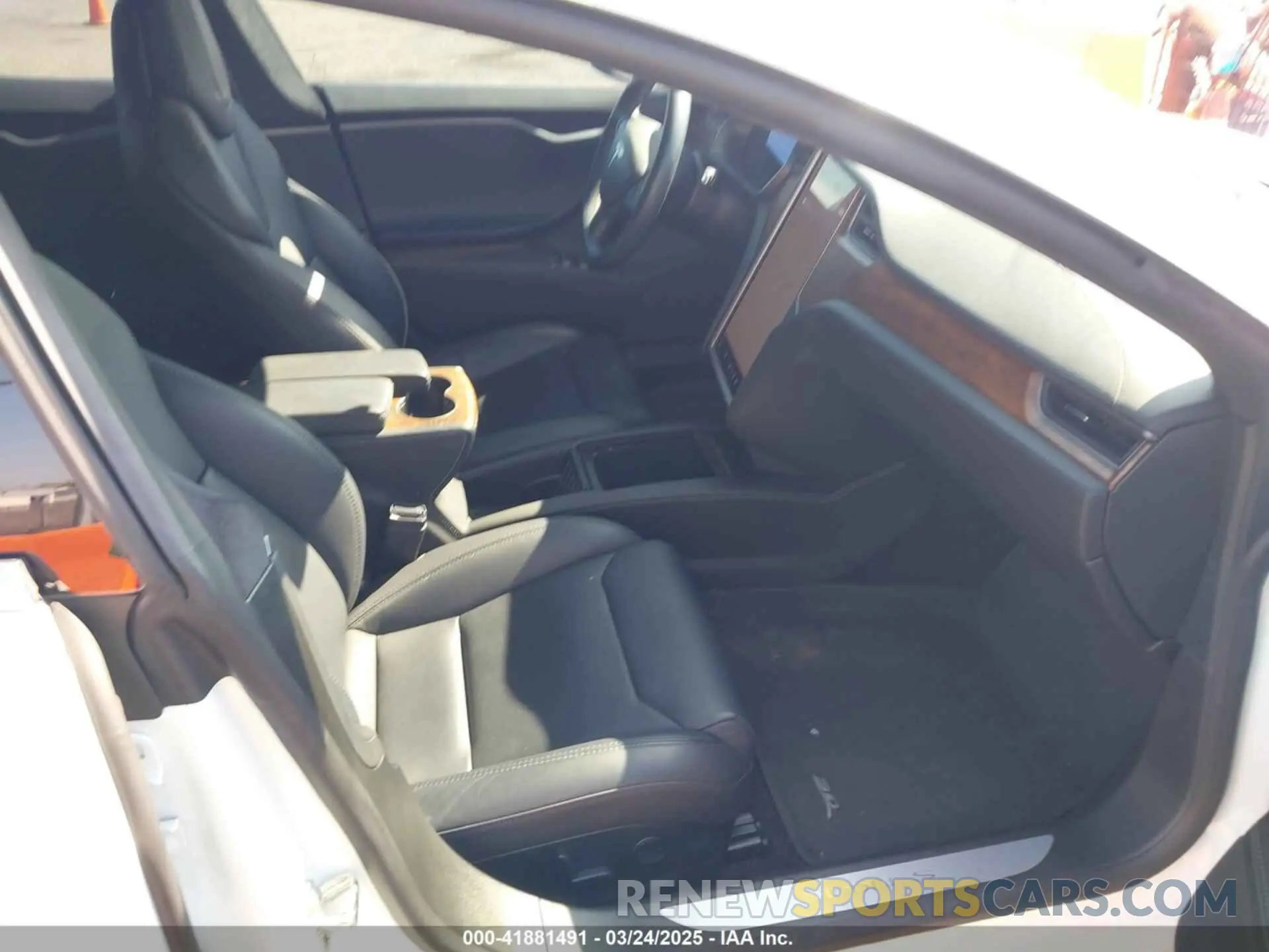 5 Photograph of a damaged car 5YJSA1E21KF307672 TESLA MODEL S 2019