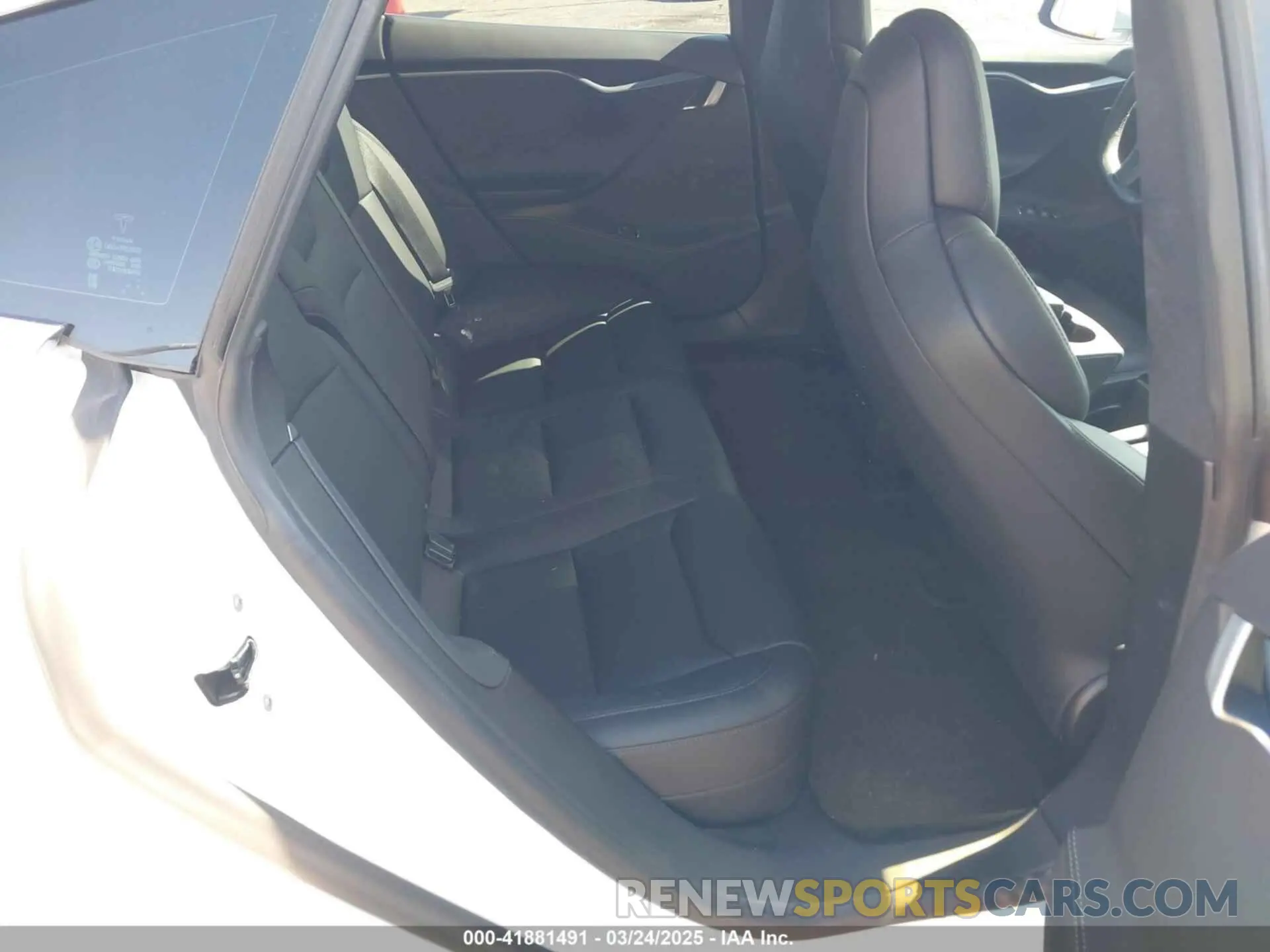 8 Photograph of a damaged car 5YJSA1E21KF307672 TESLA MODEL S 2019