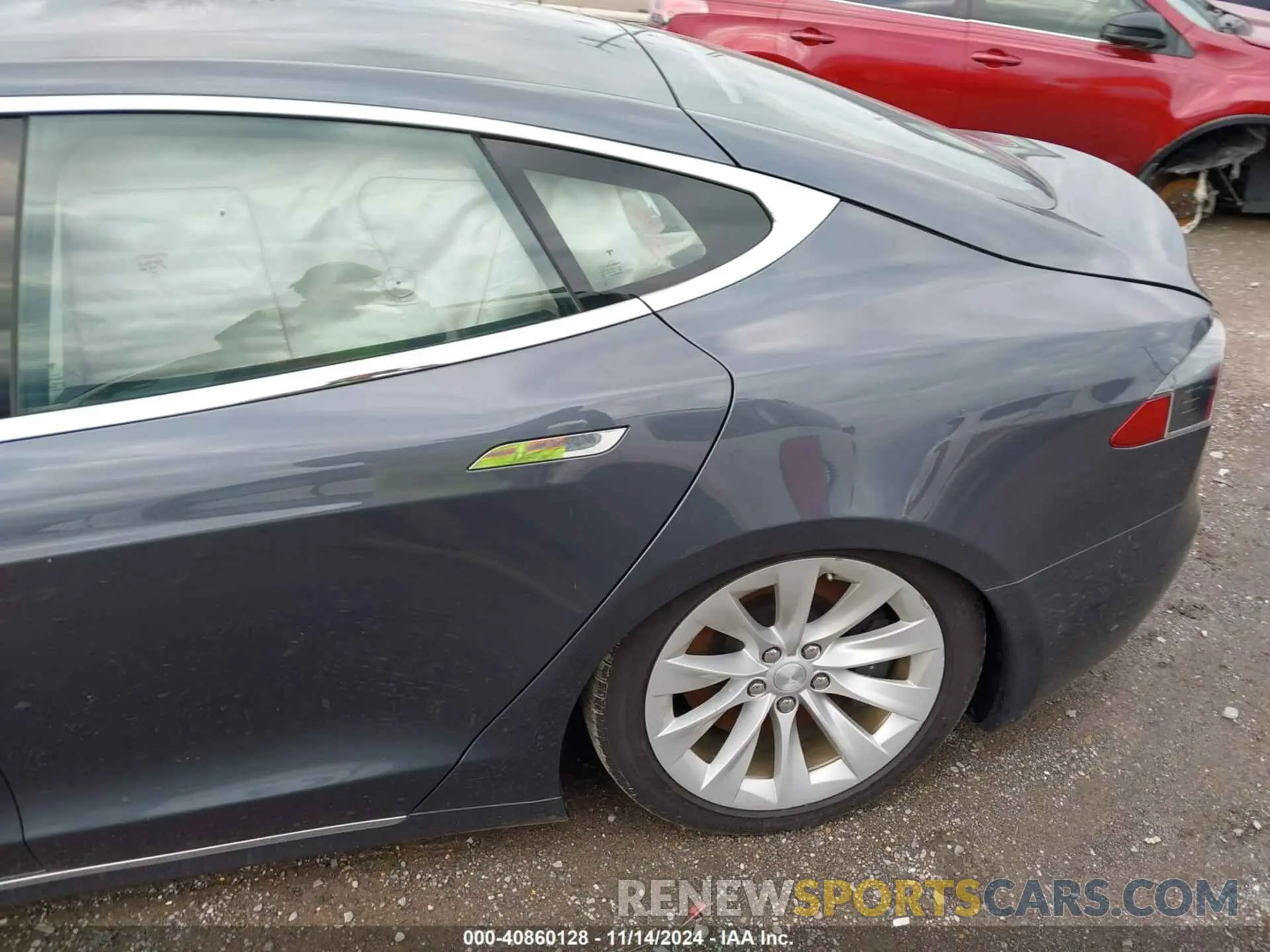 10 Photograph of a damaged car 5YJSA1E22KF302951 TESLA MODEL S 2019