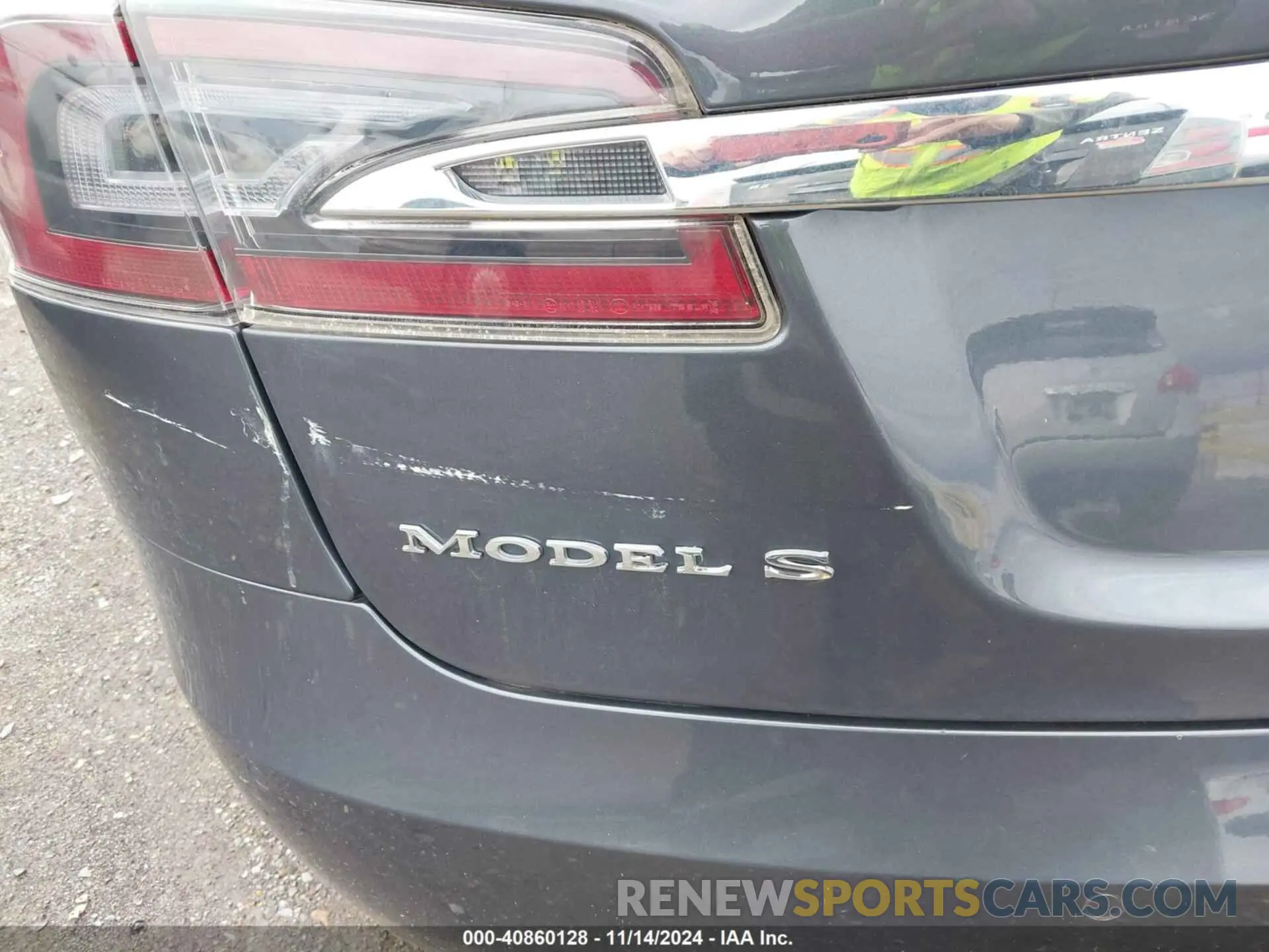 11 Photograph of a damaged car 5YJSA1E22KF302951 TESLA MODEL S 2019