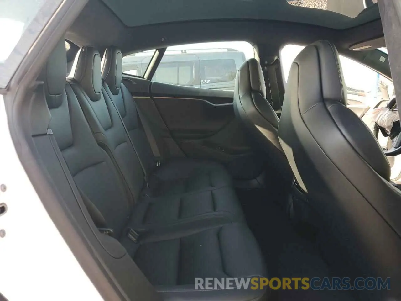 10 Photograph of a damaged car 5YJSA1E23KF305194 TESLA MODEL S 2019