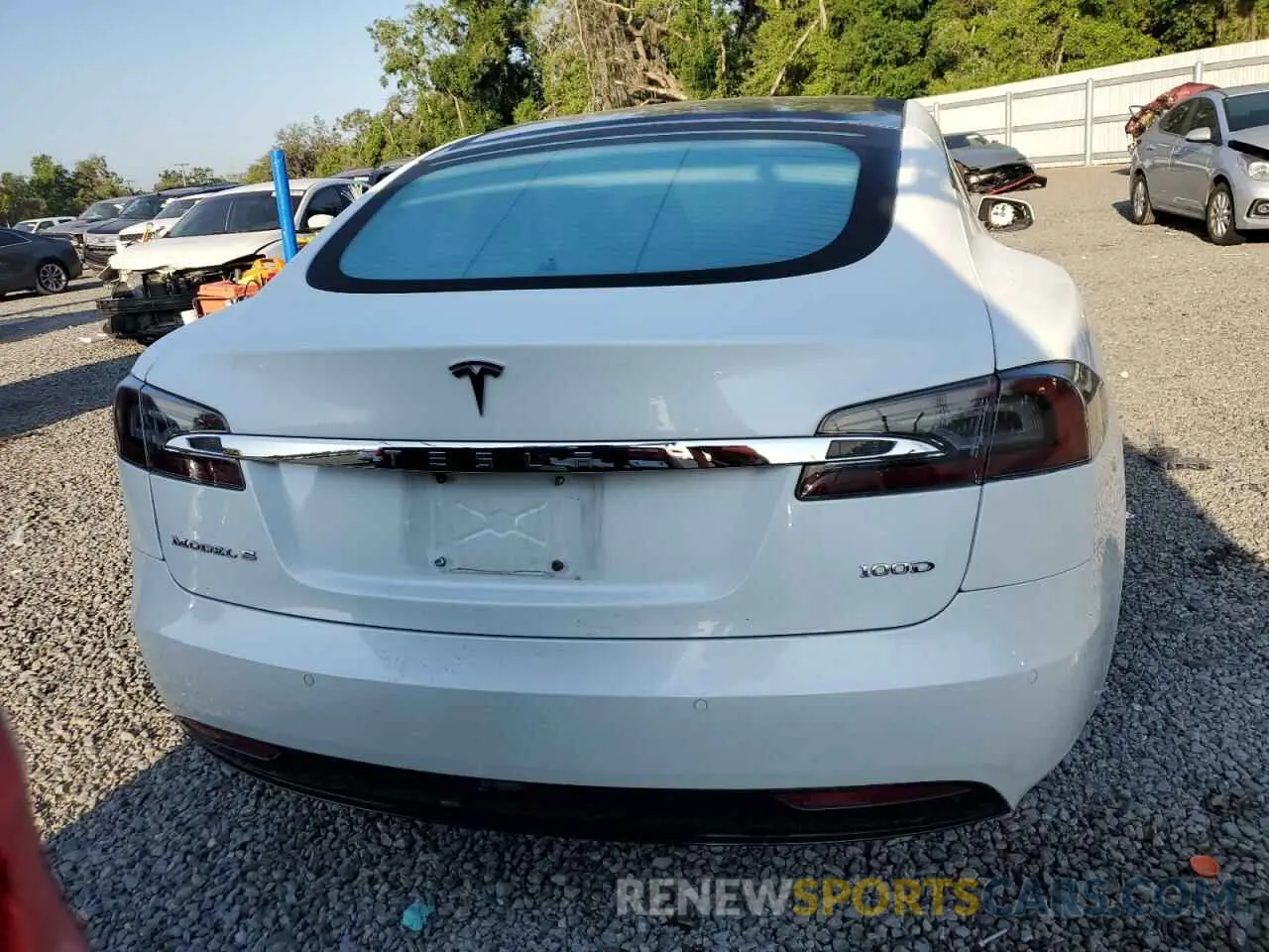 6 Photograph of a damaged car 5YJSA1E23KF305194 TESLA MODEL S 2019