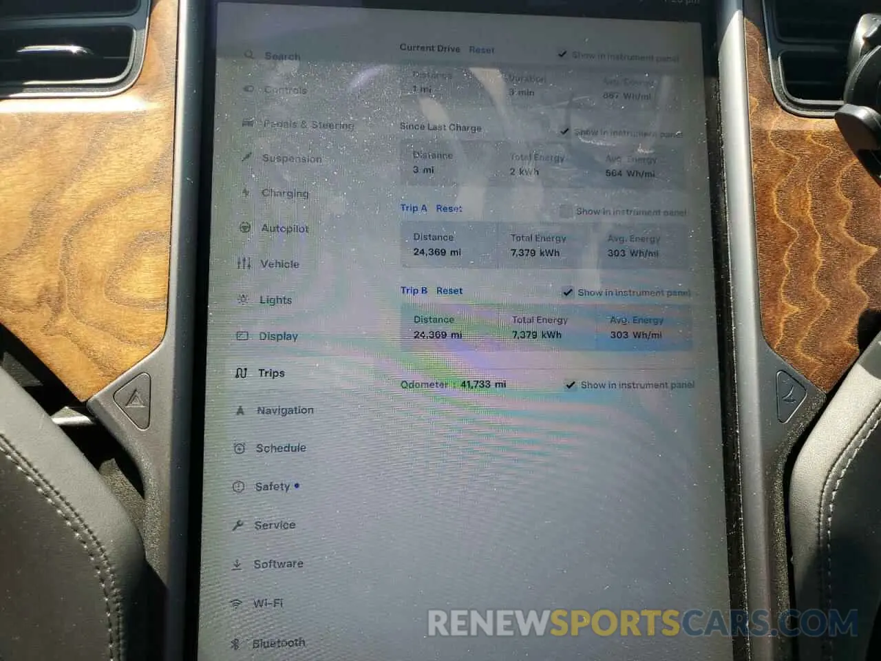 9 Photograph of a damaged car 5YJSA1E23KF305194 TESLA MODEL S 2019