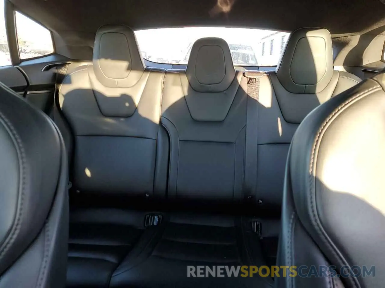 10 Photograph of a damaged car 5YJSA1E23KF330239 TESLA MODEL S 2019
