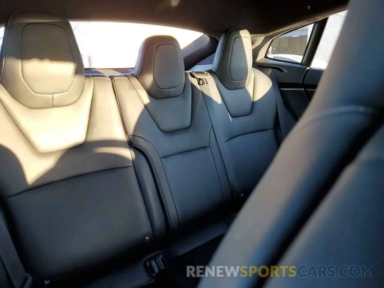 11 Photograph of a damaged car 5YJSA1E23KF330239 TESLA MODEL S 2019