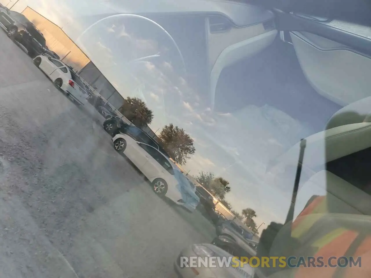 8 Photograph of a damaged car 5YJSA1E24KF330153 TESLA MODEL S 2019