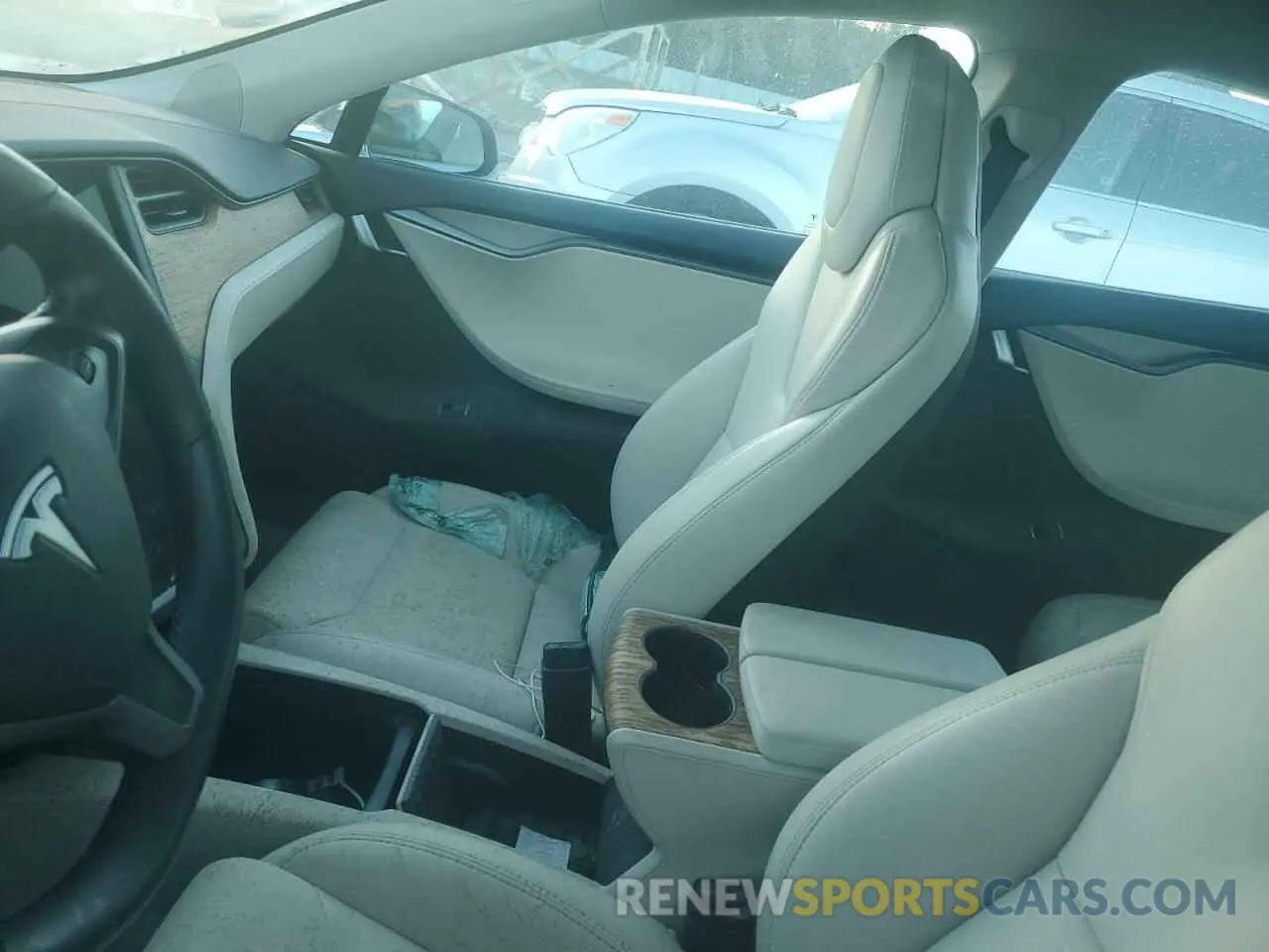 9 Photograph of a damaged car 5YJSA1E24KF330153 TESLA MODEL S 2019