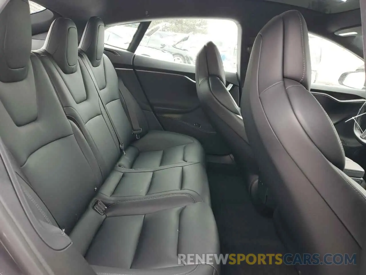 10 Photograph of a damaged car 5YJSA1E24KF338656 TESLA MODEL S 2019