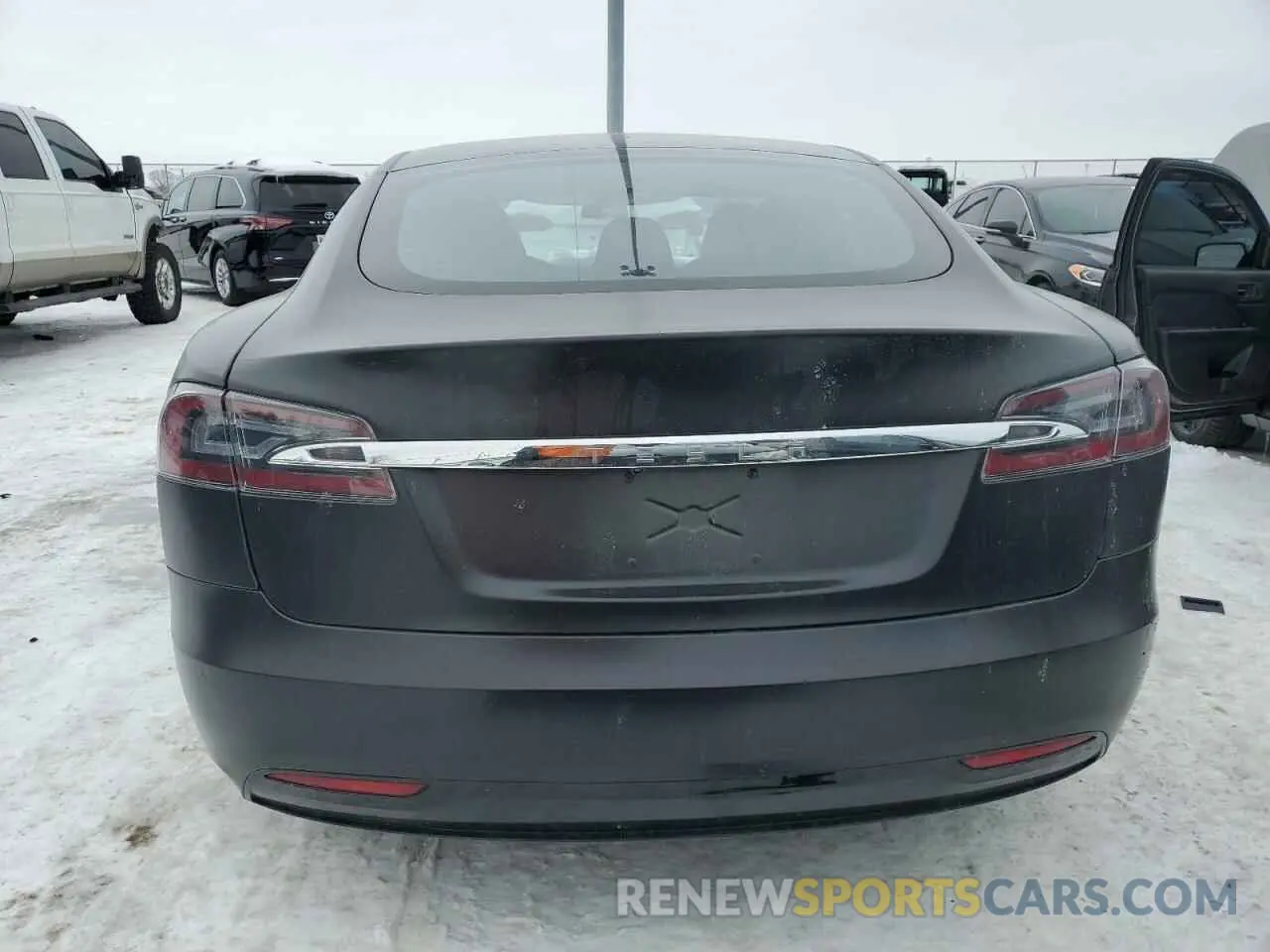 6 Photograph of a damaged car 5YJSA1E24KF338656 TESLA MODEL S 2019