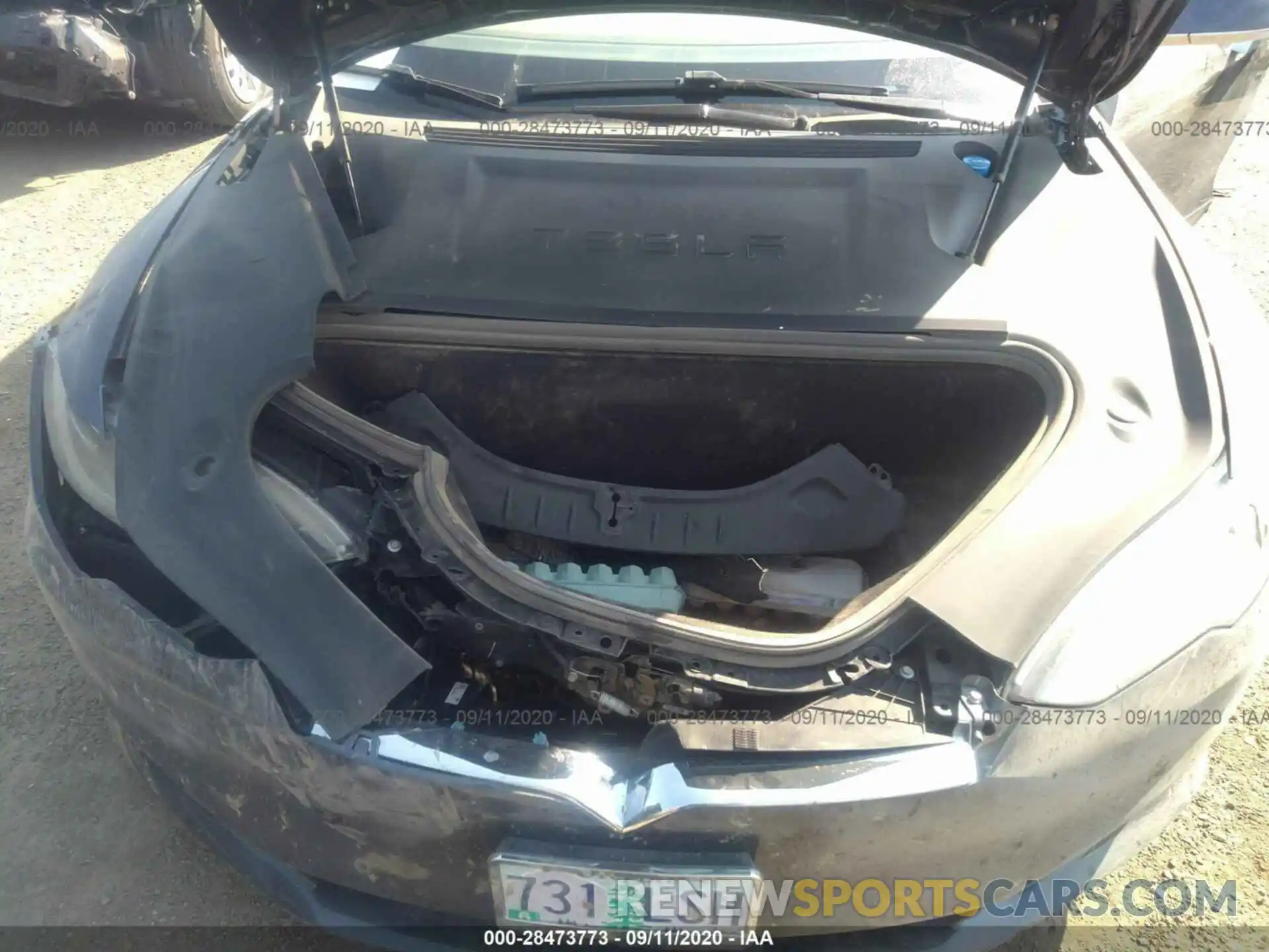 10 Photograph of a damaged car 5YJSA1E25KF302474 TESLA MODEL S 2019