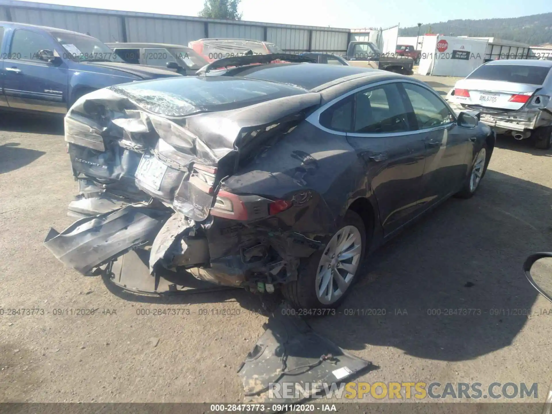 4 Photograph of a damaged car 5YJSA1E25KF302474 TESLA MODEL S 2019