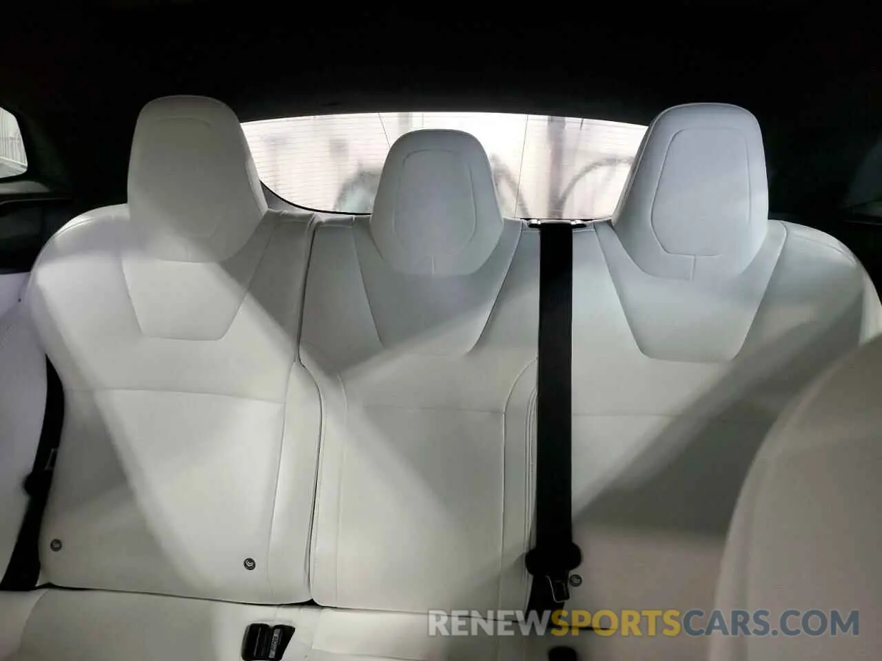 10 Photograph of a damaged car 5YJSA1E25KF310915 TESLA MODEL S 2019