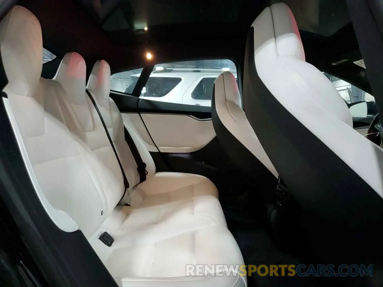 11 Photograph of a damaged car 5YJSA1E25KF310915 TESLA MODEL S 2019