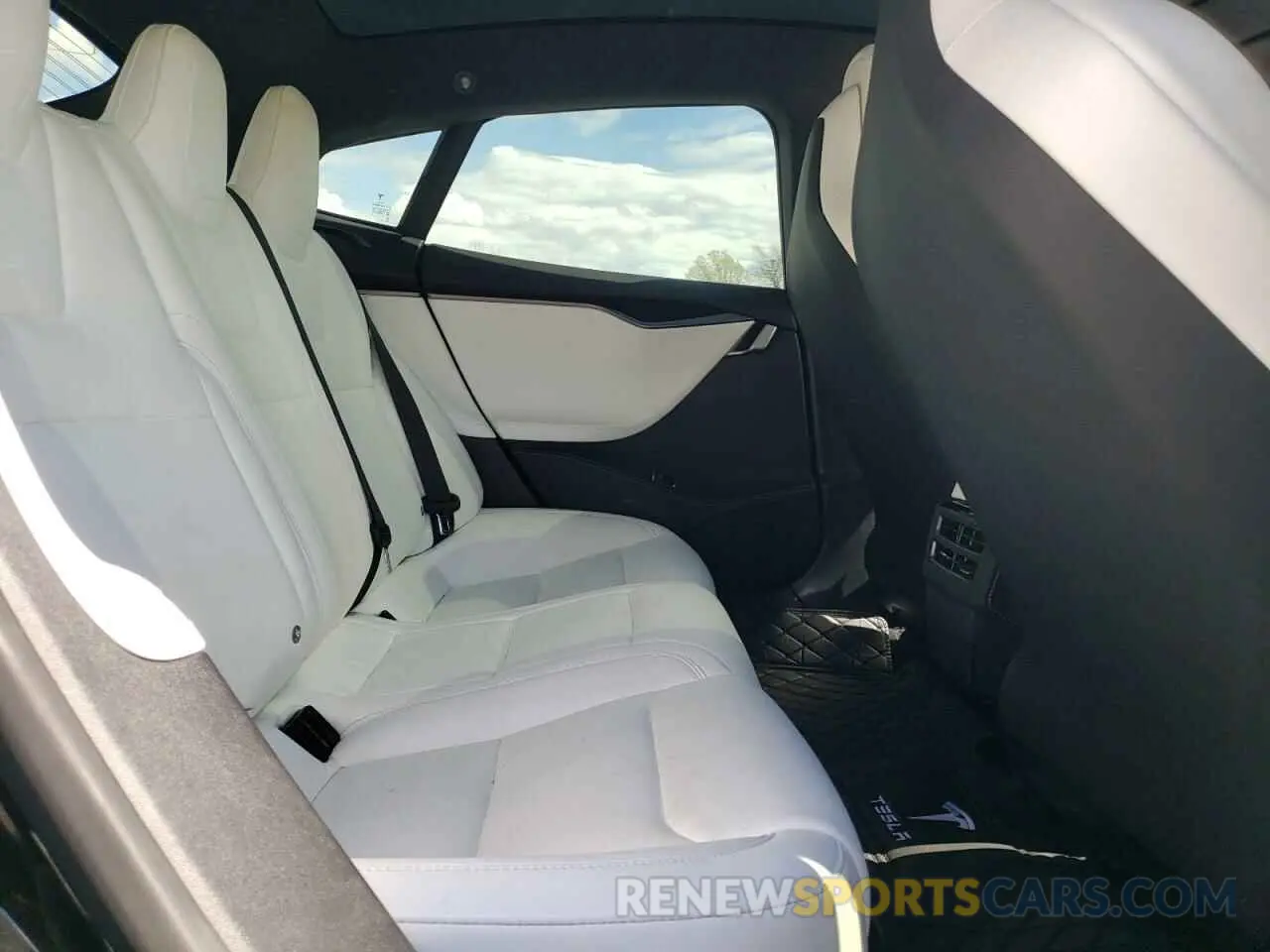 10 Photograph of a damaged car 5YJSA1E26KF308042 TESLA MODEL S 2019