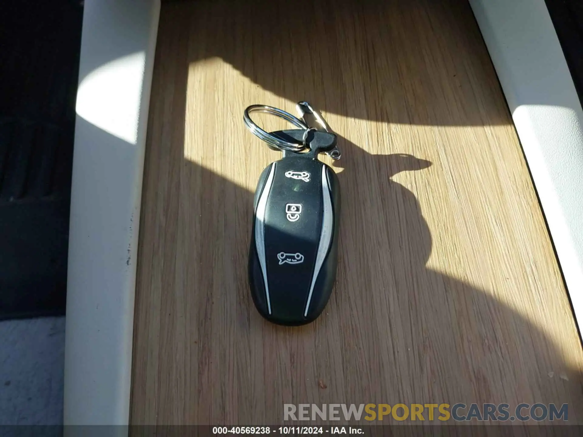 11 Photograph of a damaged car 5YJSA1E27KF344841 TESLA MODEL S 2019