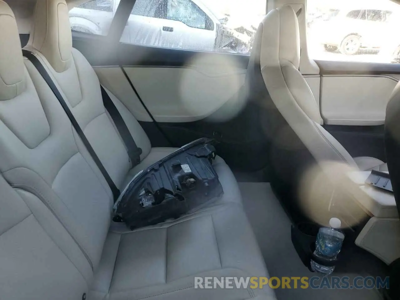 10 Photograph of a damaged car 5YJSA1E28KF299828 TESLA MODEL S 2019