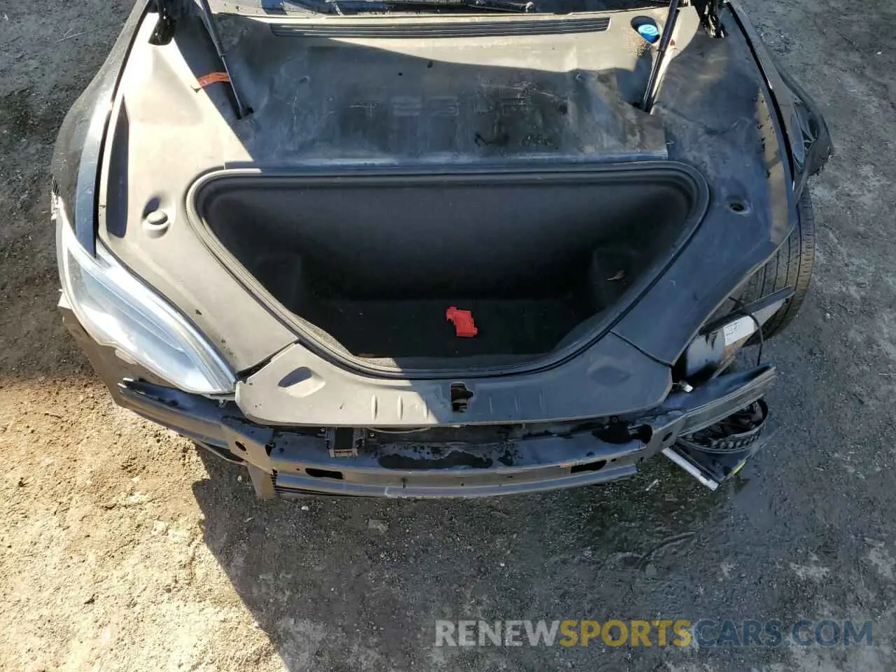 11 Photograph of a damaged car 5YJSA1E28KF299828 TESLA MODEL S 2019