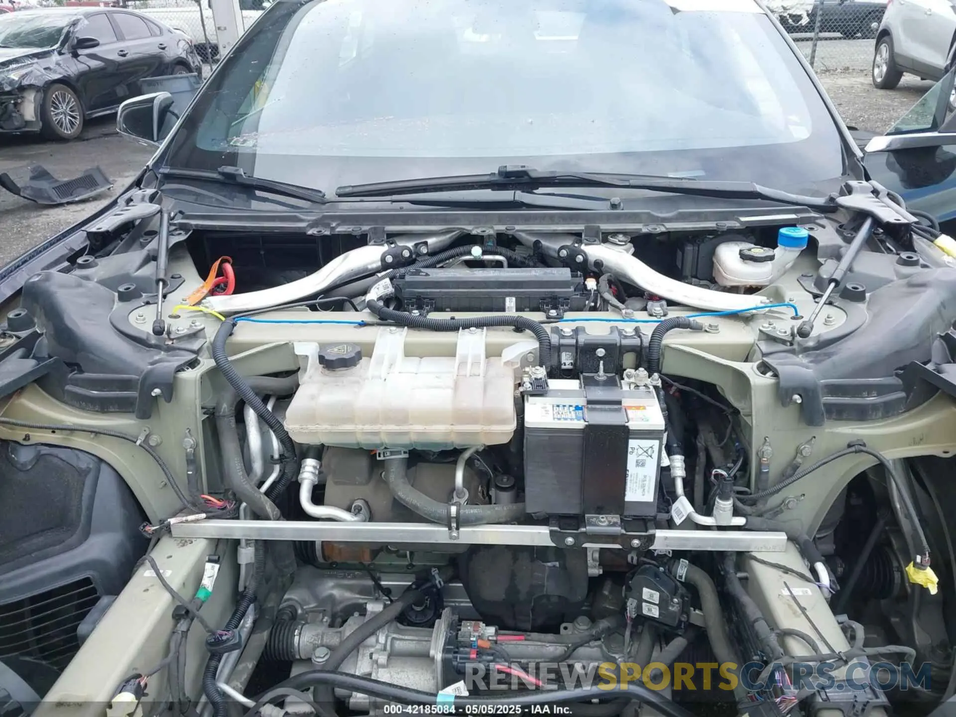 10 Photograph of a damaged car 5YJSA1E28KF304316 TESLA MODEL S 2019