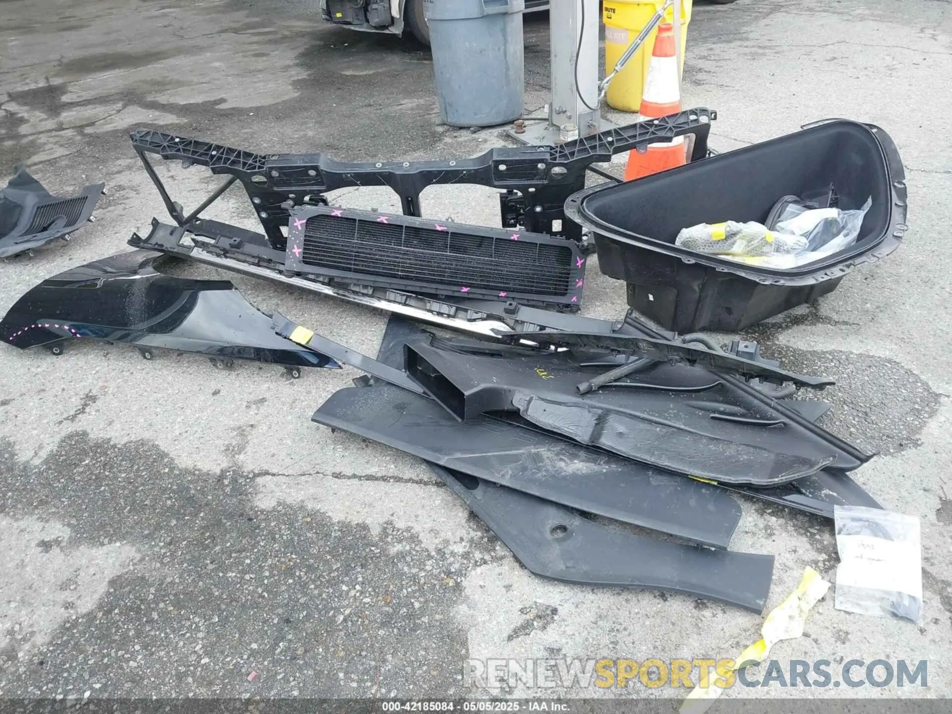 11 Photograph of a damaged car 5YJSA1E28KF304316 TESLA MODEL S 2019