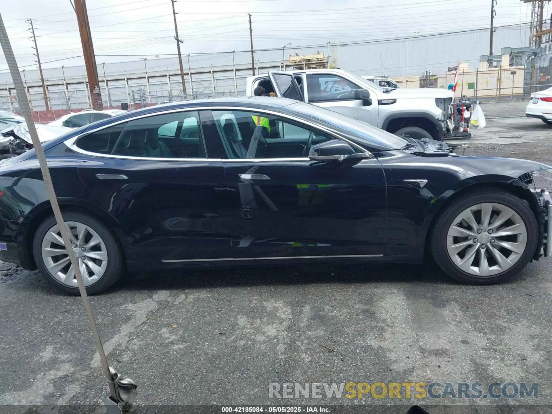 13 Photograph of a damaged car 5YJSA1E28KF304316 TESLA MODEL S 2019