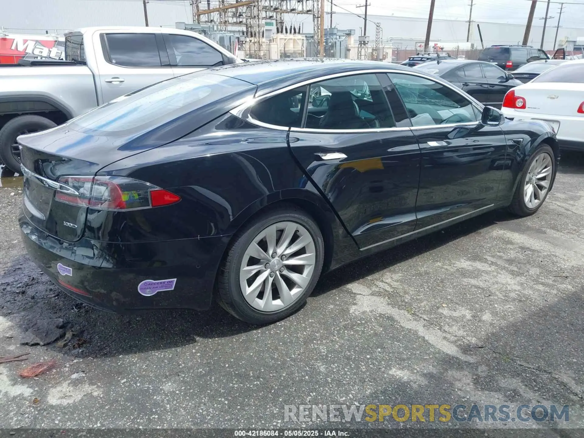 4 Photograph of a damaged car 5YJSA1E28KF304316 TESLA MODEL S 2019