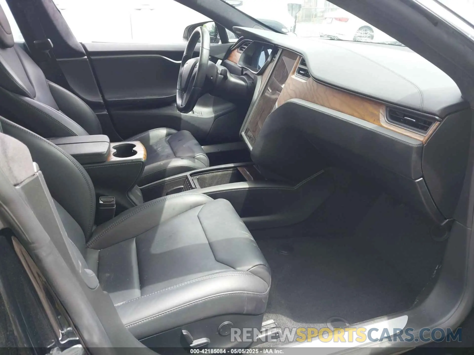 5 Photograph of a damaged car 5YJSA1E28KF304316 TESLA MODEL S 2019