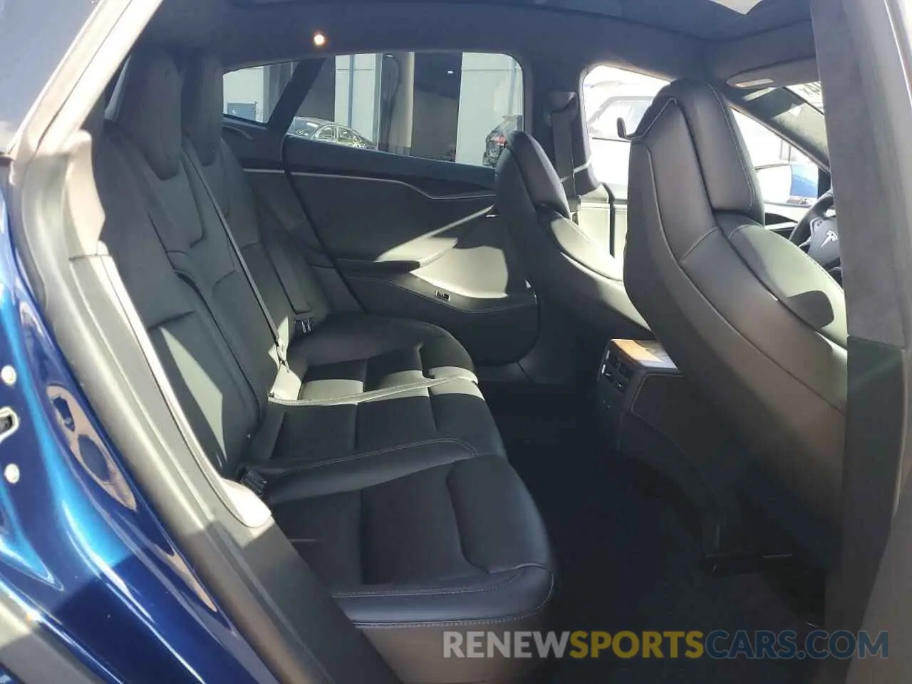 10 Photograph of a damaged car 5YJSA1E28KF330141 TESLA MODEL S 2019