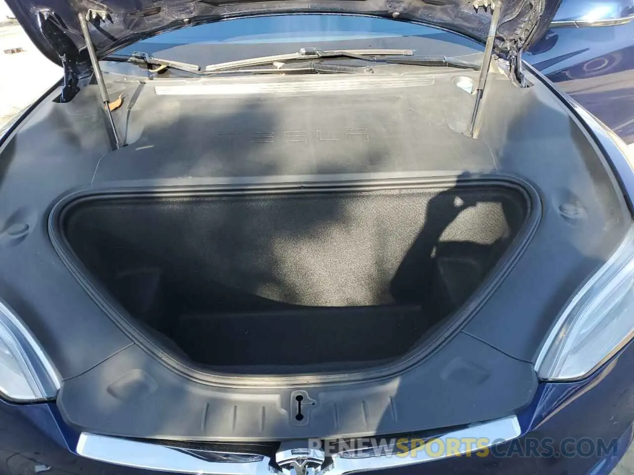 11 Photograph of a damaged car 5YJSA1E28KF330141 TESLA MODEL S 2019