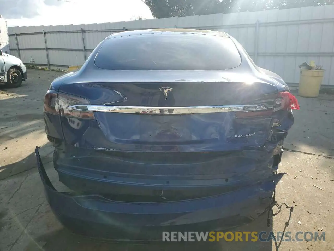 6 Photograph of a damaged car 5YJSA1E28KF330141 TESLA MODEL S 2019