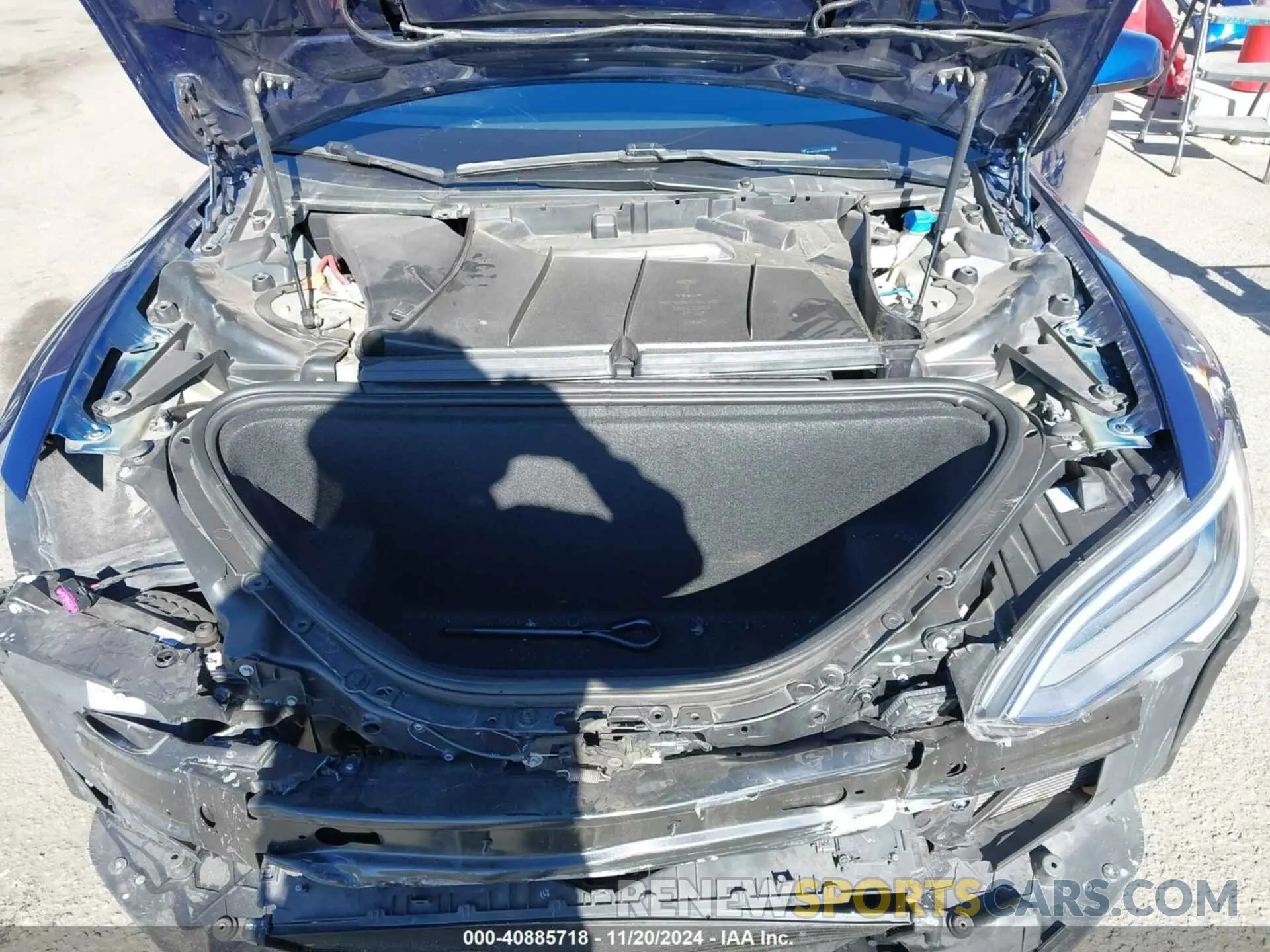 10 Photograph of a damaged car 5YJSA1E28KF335016 TESLA MODEL S 2019