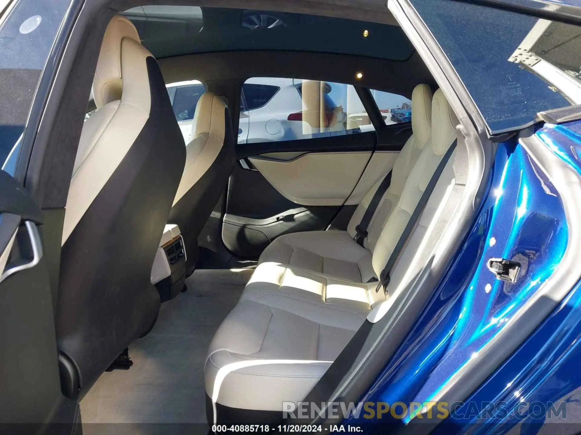 8 Photograph of a damaged car 5YJSA1E28KF335016 TESLA MODEL S 2019