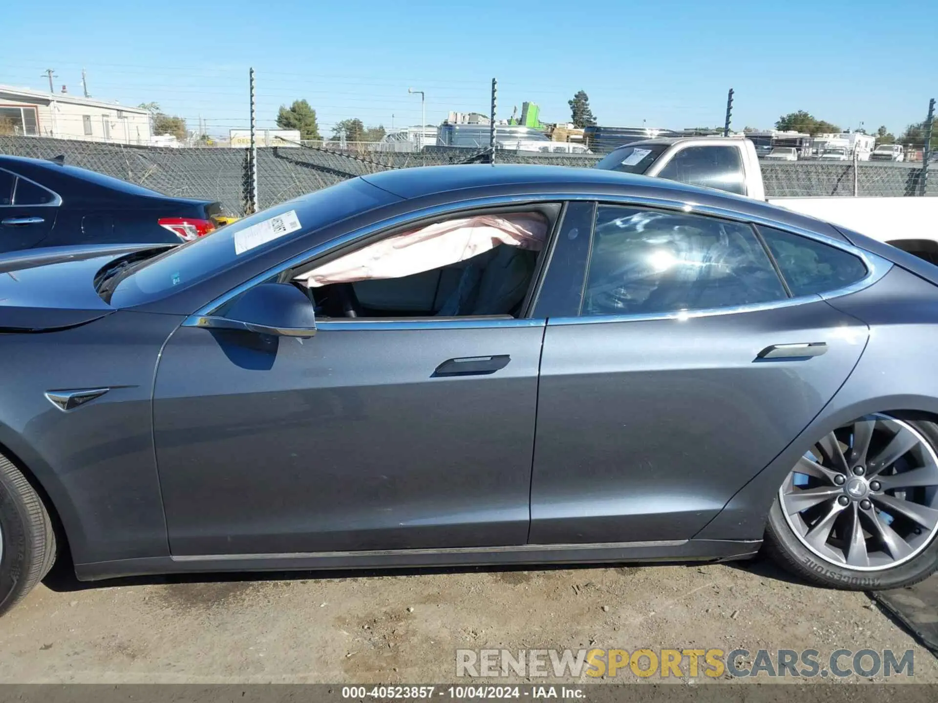 14 Photograph of a damaged car 5YJSA1E28KF335033 TESLA MODEL S 2019