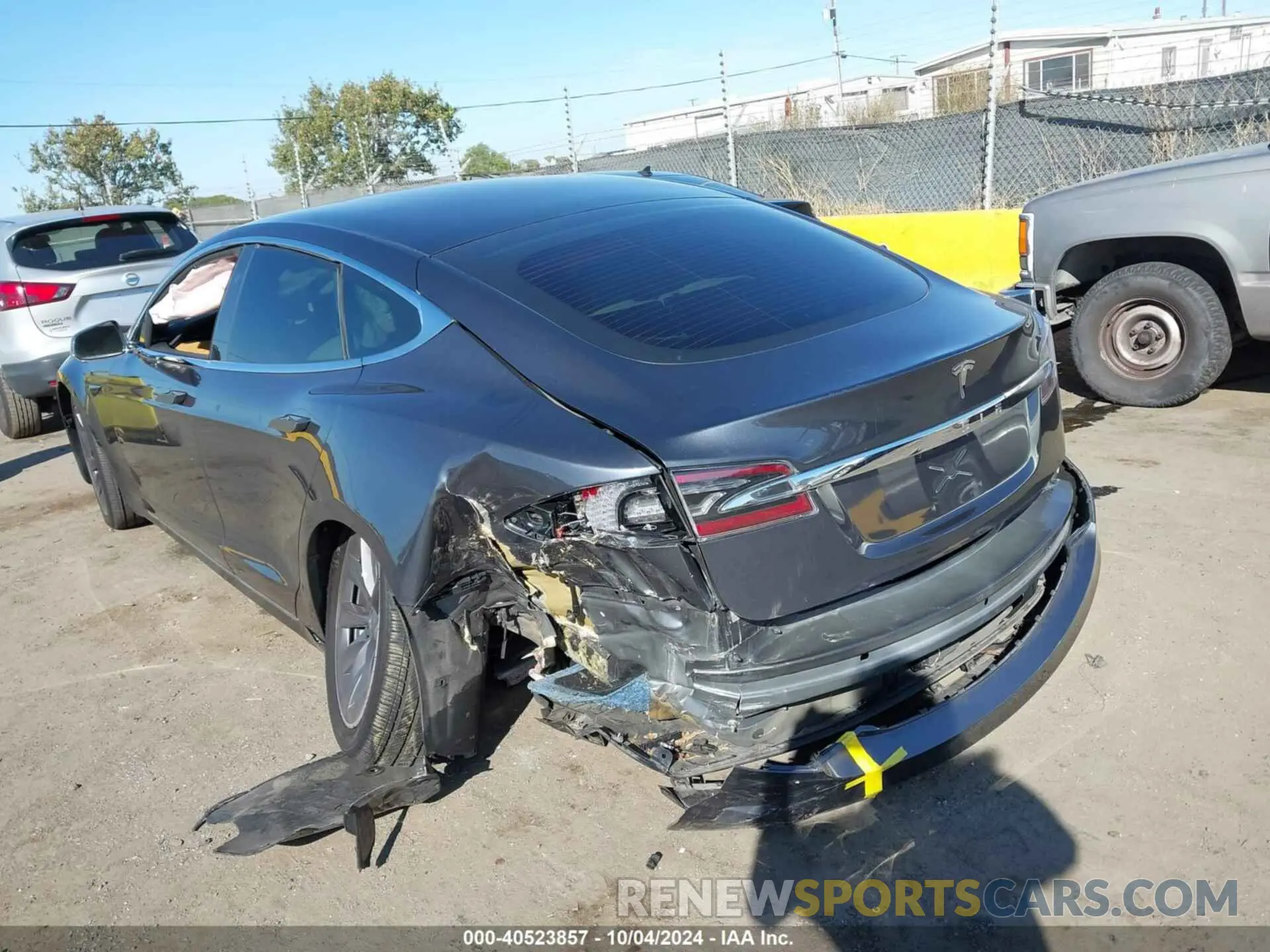 3 Photograph of a damaged car 5YJSA1E28KF335033 TESLA MODEL S 2019