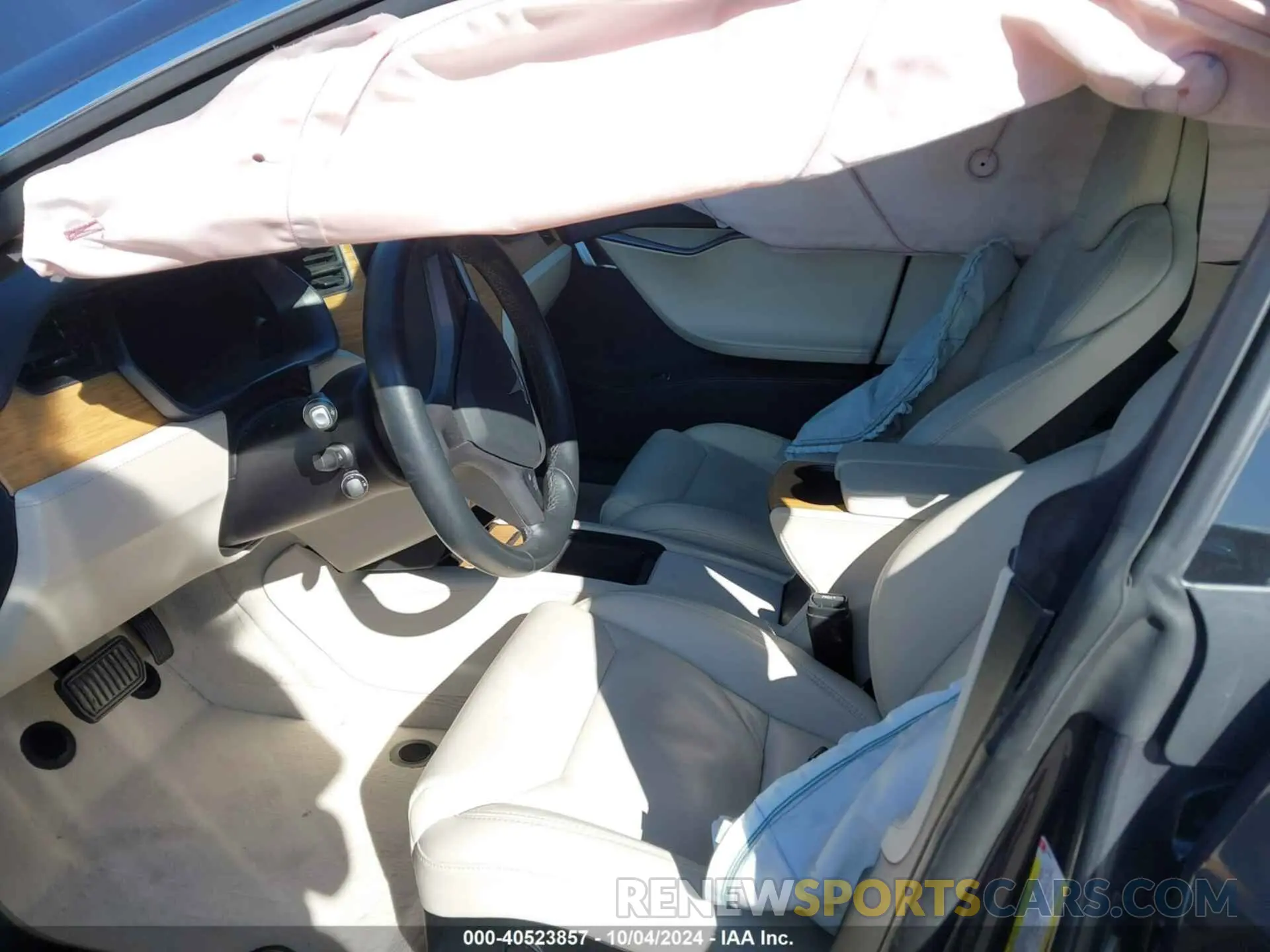 5 Photograph of a damaged car 5YJSA1E28KF335033 TESLA MODEL S 2019