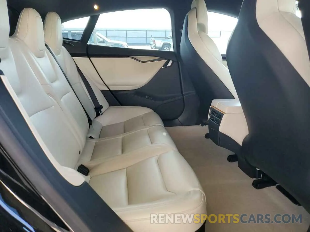 10 Photograph of a damaged car 5YJSA1E28KF342712 TESLA MODEL S 2019